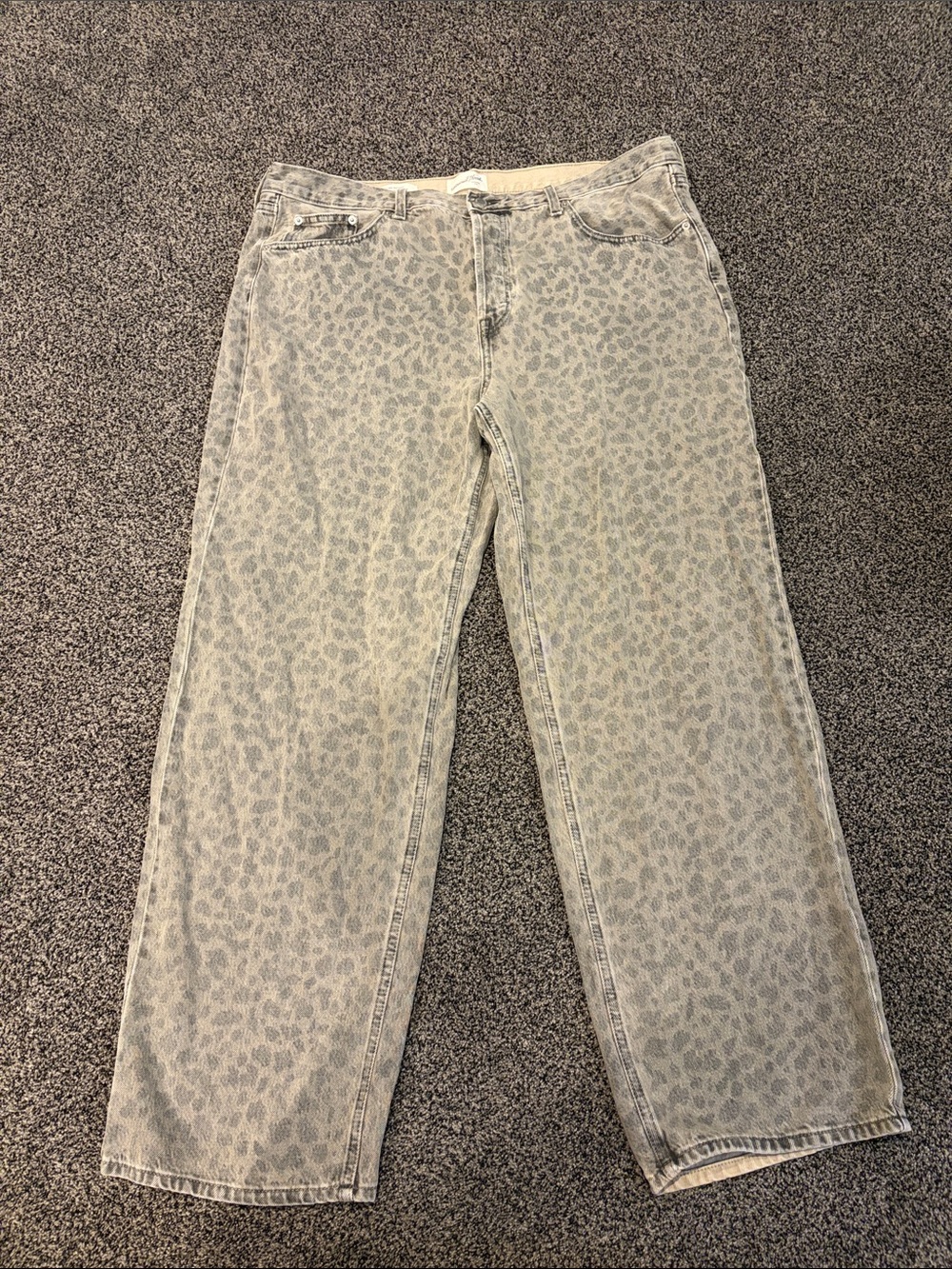 90s Baggy Mid-Rise Leopard Print Jeans